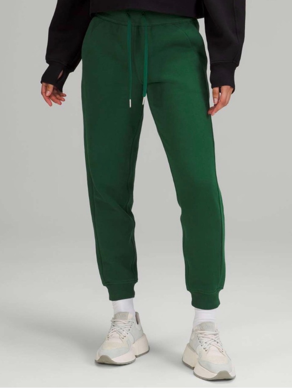 Lululemon Scuba High-Rise Jogger
Everglade Green Size 8